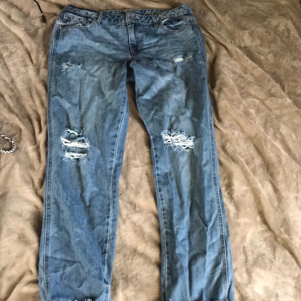 Distressed boyfriend jeans